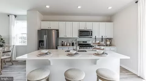14 Baybreeze Dr, Waretown, NJ 08758