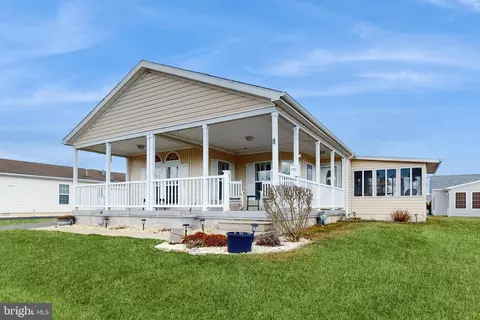 8 Oak Ridge Ln, Stafford Township, NJ 08050