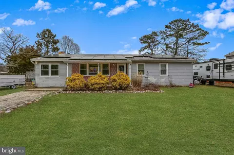 67 Walnut St, Tuckerton, NJ 08087