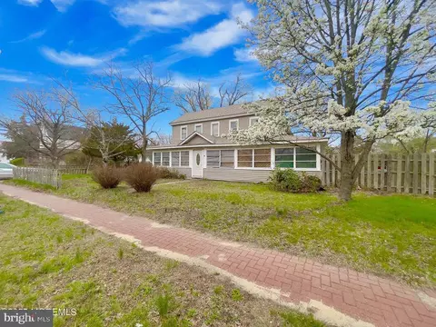 348 E Bay Ave, Manahawkin, NJ 08050