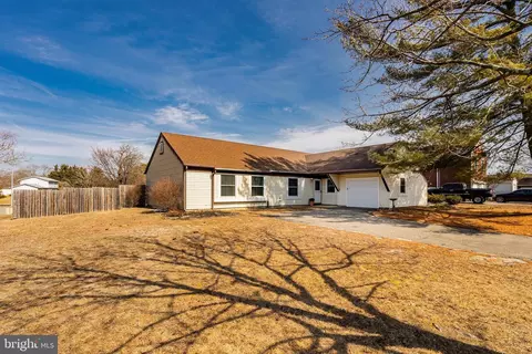 1018 Roxbury Ln, Toms River, NJ 08753