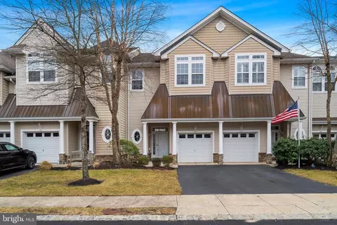 10 Sea Breeze Ct, Manahawkin, NJ 08050