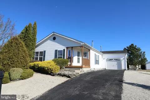 9 Interlaken Ave, Stafford Township, NJ 08050