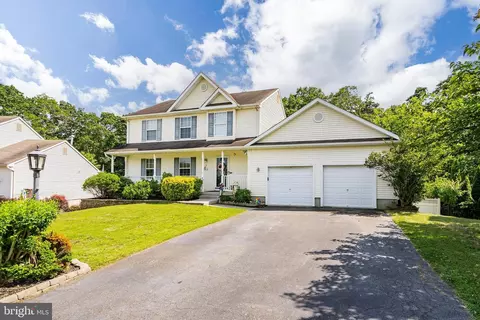 5 Falkinburg Dr, Tuckerton, NJ 08087