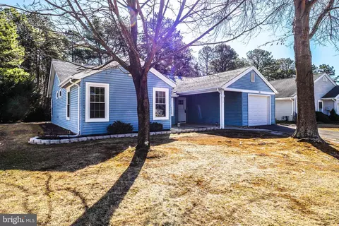 10 Canterbury Dr, Forked River, NJ 08731