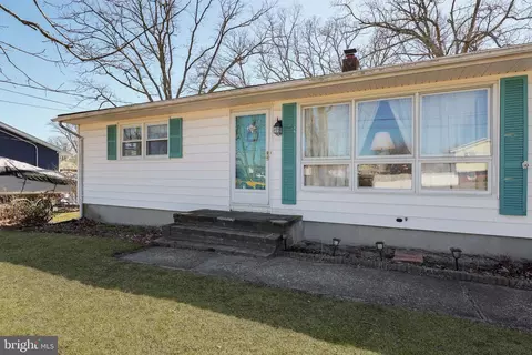 1011 Dove St, Toms River, NJ 08753