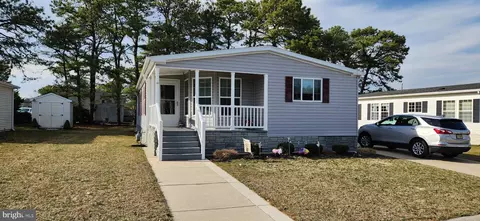 77 Pine Ridge Blvd, Whiting, NJ 08759