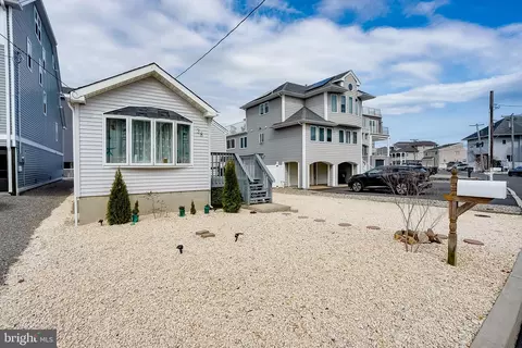 38 Bay Breeze Dr, Toms River, NJ 08753