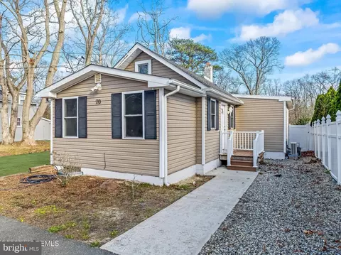 70 John F Kennedy Blvd, Pine Beach, NJ 08741