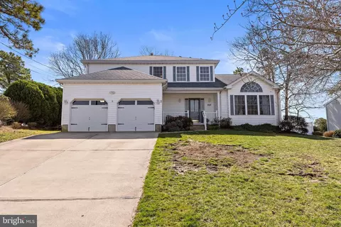 203 Riptide Ave, Manahawkin, NJ 08050