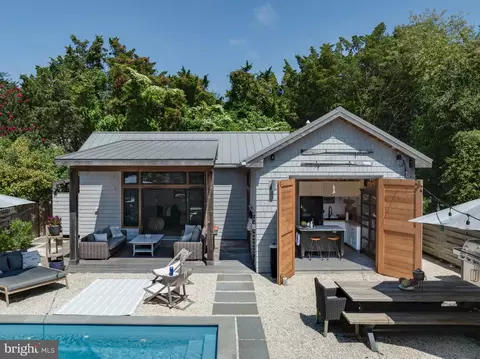 22 E 8th St, Barnegat Light, NJ 08006