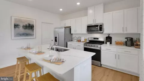 21 Dahlia Ct, Bayville, NJ 08721