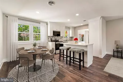 2 Berry Hill Rd, Manchester, NJ 08759