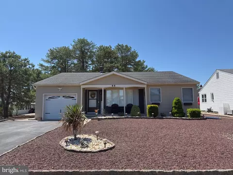 44 Westport Dr, Toms River, NJ 08757