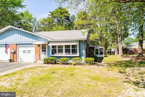 20 Lexington Dr #B, Manchester, NJ 08759