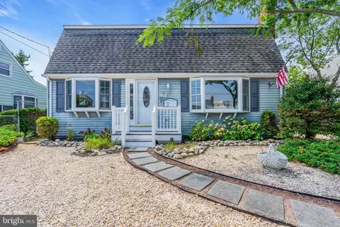 358 W 6th St, Ship Bottom, NJ 08008