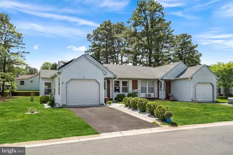 5 A Greenwood Ln, Whiting, NJ 08759