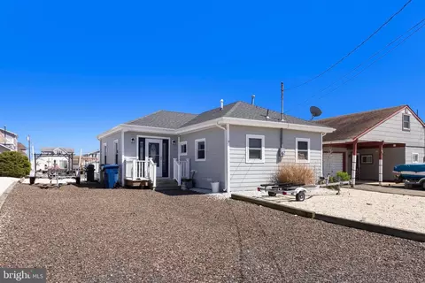 122 N Spinnaker Dr, Tuckerton, NJ 08087