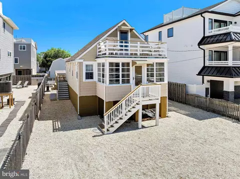 215 W 23rd St, Ship Bottom, NJ 08008