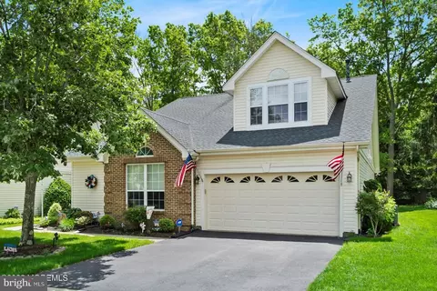102 Sylvan Lake Blvd, Bayville, NJ 08721