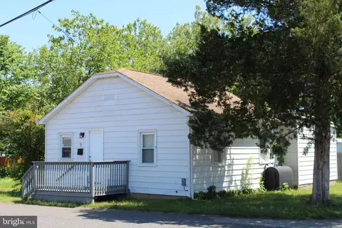 8 Pine St, New Egypt, NJ 08533