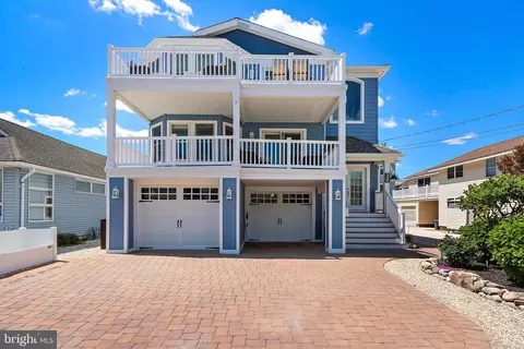 38 N 10th St, Surf City, NJ 08008