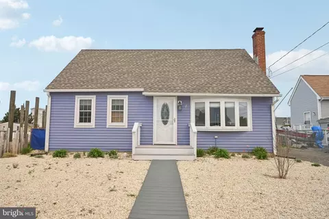 8 W Boat Dr, Tuckerton, NJ 08087