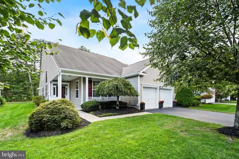 10 Bunker Dr, Tuckerton, NJ 08087