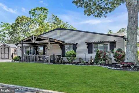 111 Lawrence Dr, Lanoka Harbor, NJ 08734