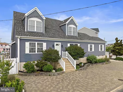 1048 Jennifer Ln, Manahawkin, NJ 08050