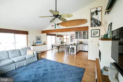 210 N 3rd St, Surf City, NJ 08008