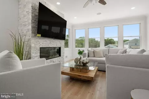 Living - 1 Capstan Rd, Waretown, NJ 08758 photo 1 of 2