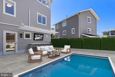 10 11th St, Beach Haven, NJ 08008