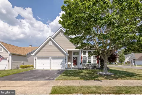 2 Woodlake Ct, Barnegat, NJ 08005