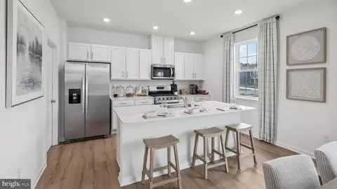 17 Dahlia Ct, Bayville, NJ 08721