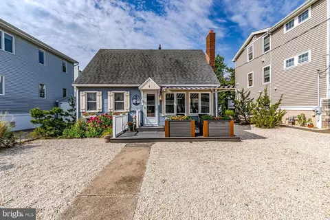 4 W Ocean View Dr, Long Beach Township, NJ 08008