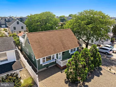 216 W 5th St, Ship Bottom, NJ 08008
