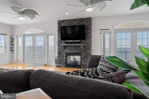 Living - 1508 Beach Blvd, Forked River, NJ 08731 photo 5 of 5