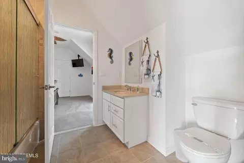 Entry Way - 1508 Beach Blvd, Forked River, NJ 08731 photo 4 of 7