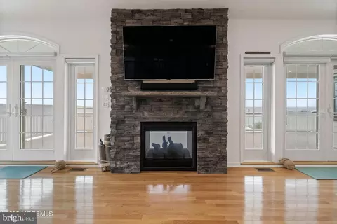 Living - 1508 Beach Blvd, Forked River, NJ 08731 photo 2 of 5