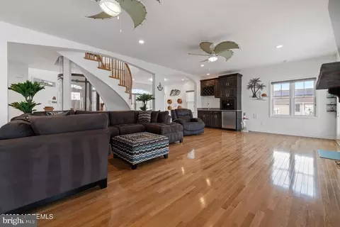 Living - 1508 Beach Blvd, Forked River, NJ 08731 photo 3 of 5