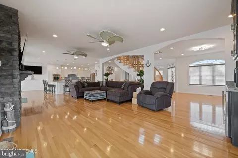 Living - 1508 Beach Blvd, Forked River, NJ 08731 photo 1 of 5