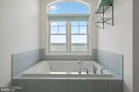 Bath - 1508 Beach Blvd, Forked River, NJ 08731 photo 4 of 4