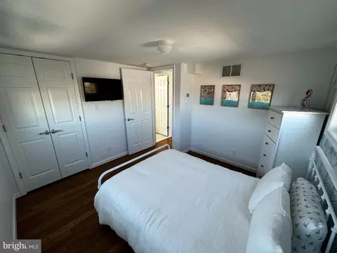 Bedroom - 2012 E Bay Ter, Ship Bottom, NJ 08008 photo 5 of 6