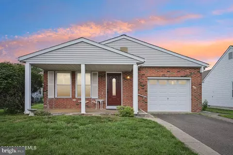 71 Trent Dr, Toms River, NJ 08757
