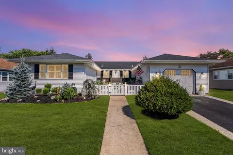 46 Encinitas Dr, Toms River, NJ 08757