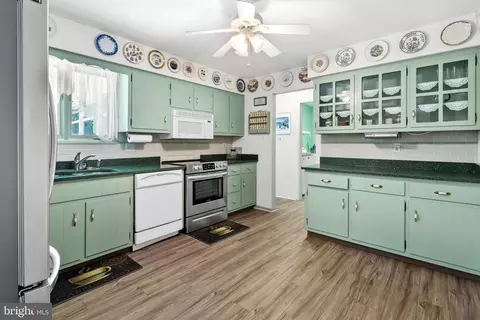 Kitchen - 1 Avon Ln, Waretown, NJ 08758 photo 1 of 3