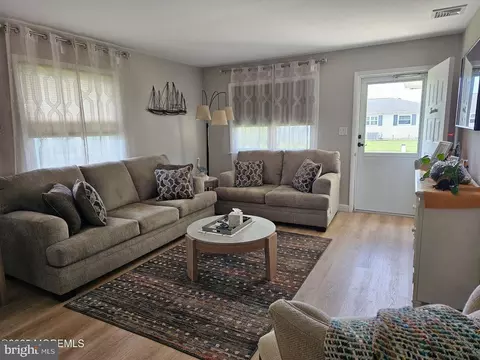 14 Marquis St, Toms River, NJ 08757