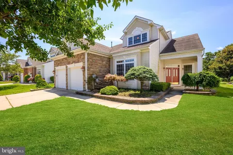 38 Strathmere St, Waretown, NJ 08758