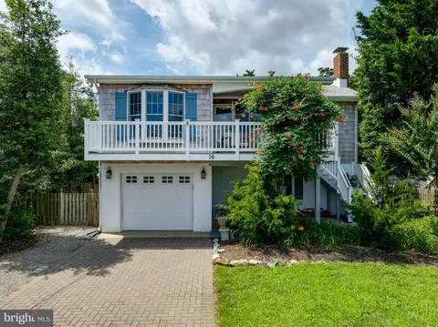 16 W 8th St, Barnegat Light, NJ 08006